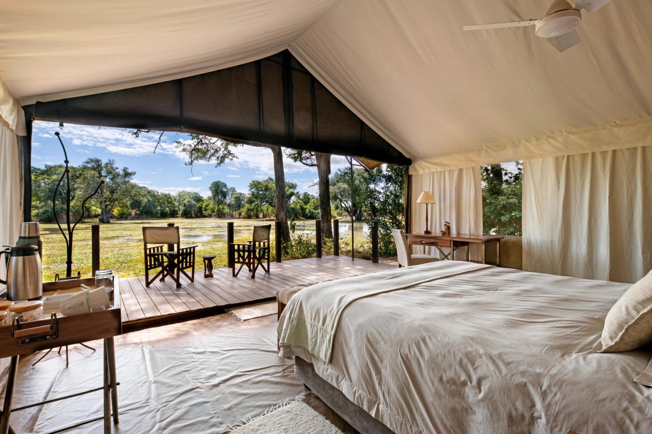 Ingwe Pan Camp